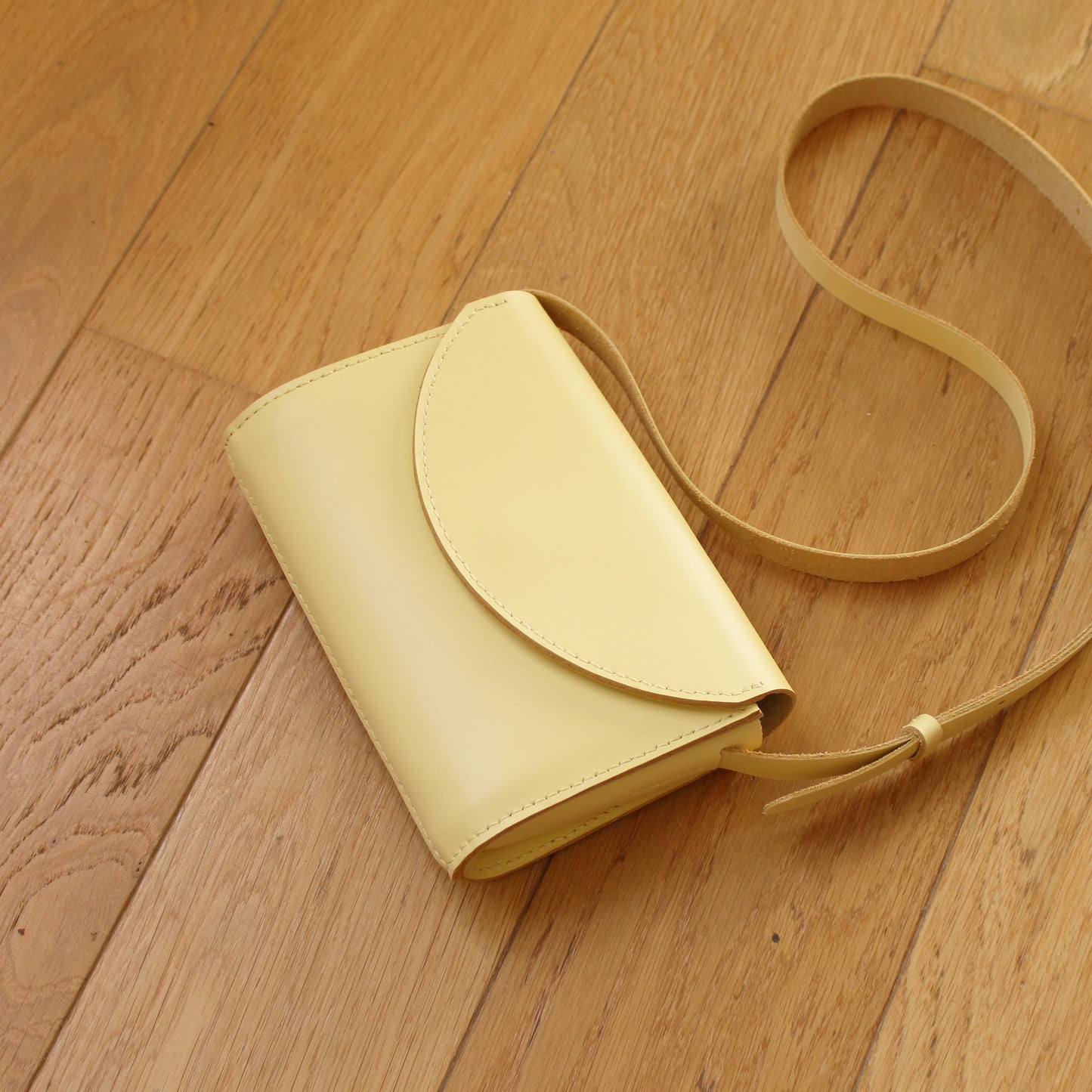 Sac Camélia classique / cuir jaune beurre