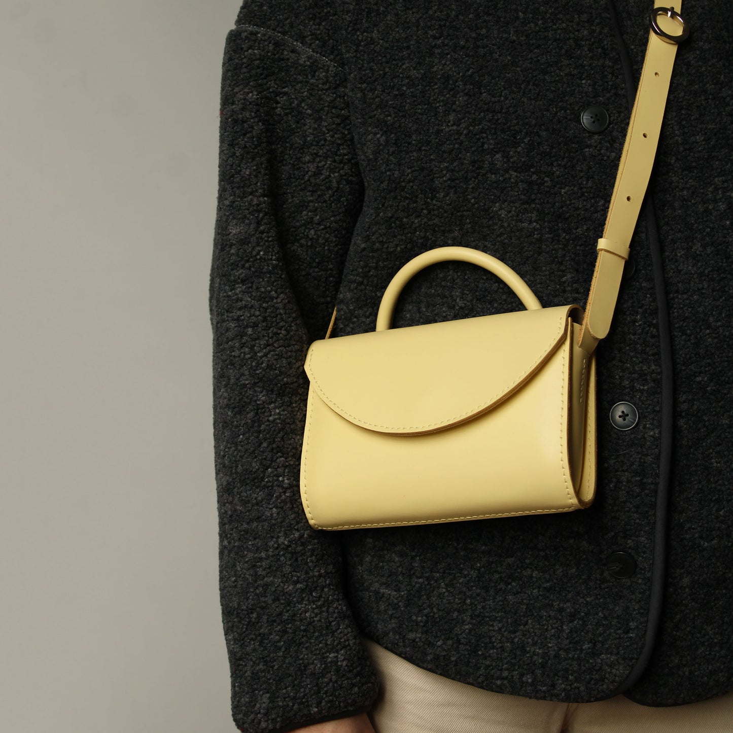 Sac Camélia poignée / cuir jaune beurre